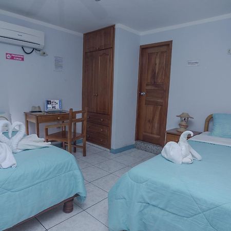 Hostal Leon Dormido Пуерто Бакерисо Морено Екстериор снимка