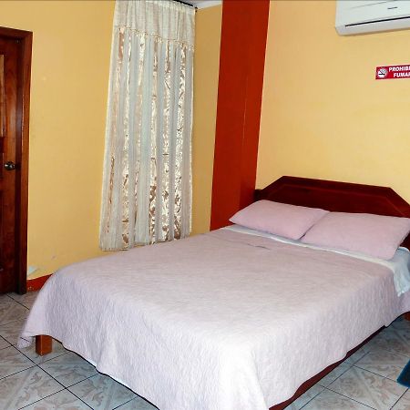 Hostal Leon Dormido Пуерто Бакерисо Морено Екстериор снимка