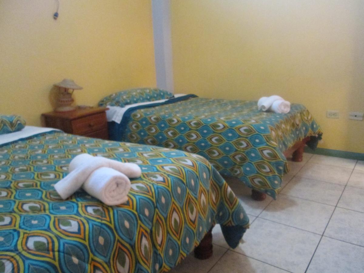 Hostal Leon Dormido Пуерто Бакерисо Морено Екстериор снимка