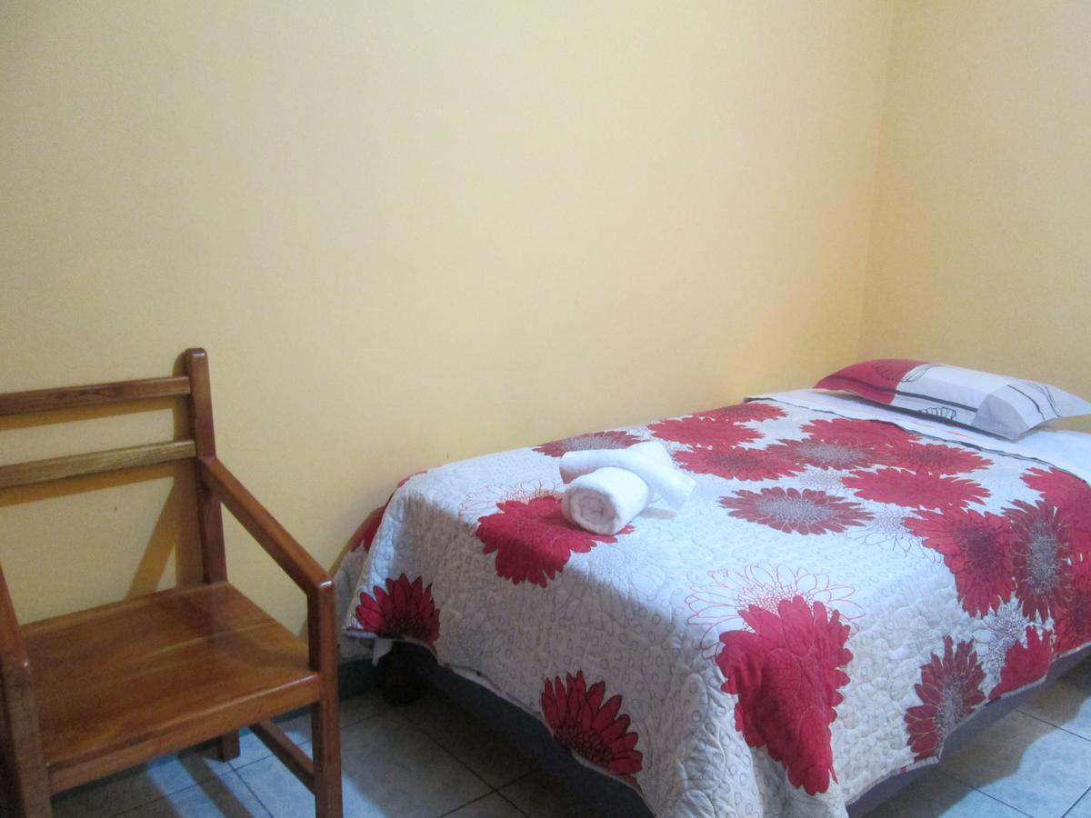 Hostal Leon Dormido Пуерто Бакерисо Морено Екстериор снимка