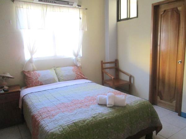 Hostal Leon Dormido Пуерто Бакерисо Морено Екстериор снимка