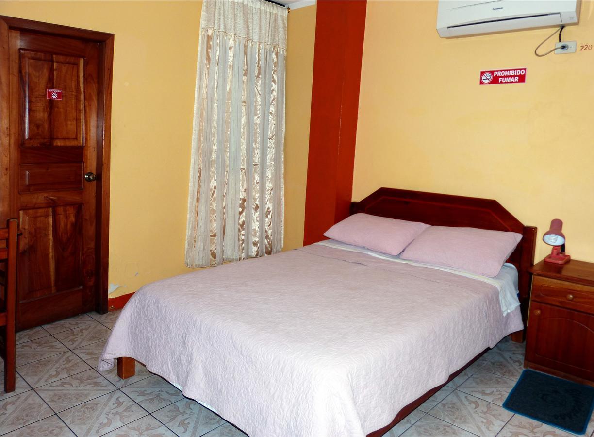 Hostal Leon Dormido Пуерто Бакерисо Морено Екстериор снимка